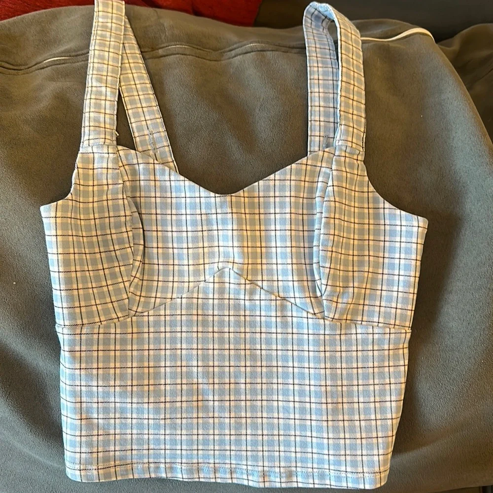 Like New! Hollister Advanced Stretch Crop Tank! XS - Picture 1 of 4